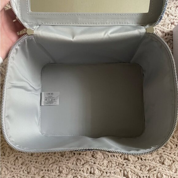 Dior Around The World Exclusive Skincare Set + Vanity Case + 2 Dior Face Towels - Picture 5 of 7